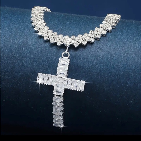 ❤️ Luxury Glitter Cuban Zirconia Necklace with Cross Pendant *NEW*‼️ - Picture 2 of 10